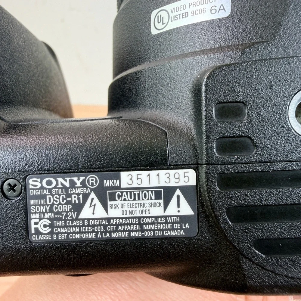 Sony Cyber-shot DSC-R1 10.3MP Bridge Camera w/ Carl Zeiss Vario-Sonnar 24-120mm